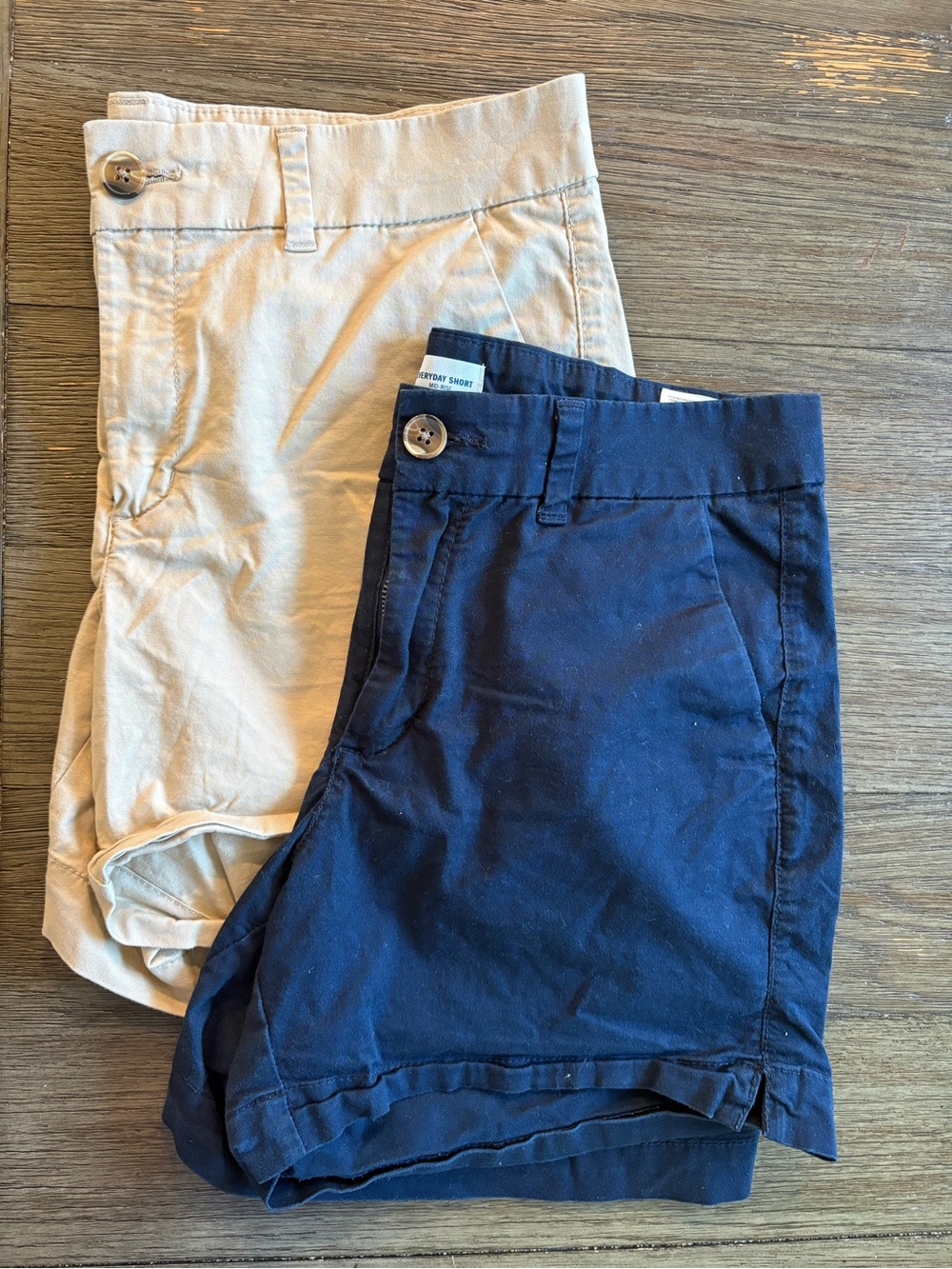 Old Navy Mid Rise Everyday Short Set- Navy and Tan- size 8. TWO pairs